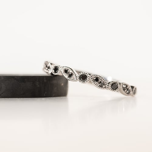 Čierne diamanty v zlatom eternity prsteni Lyla