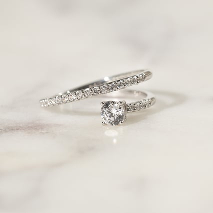 Atypický zásnubný prsteň s diamantmi Ada