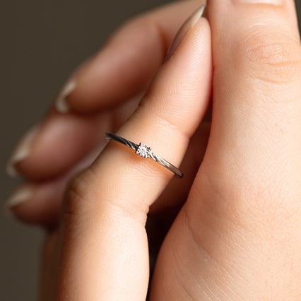 Minimalistický prsteň s diamantom Smyth