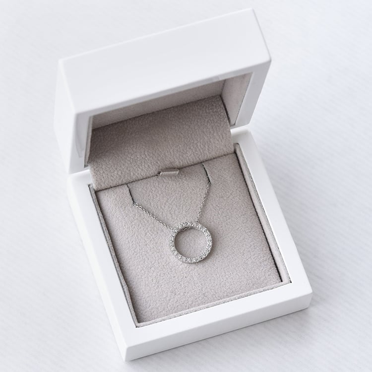 Strieborný karma prívesok s lab-grown diamantmi Adara 104274