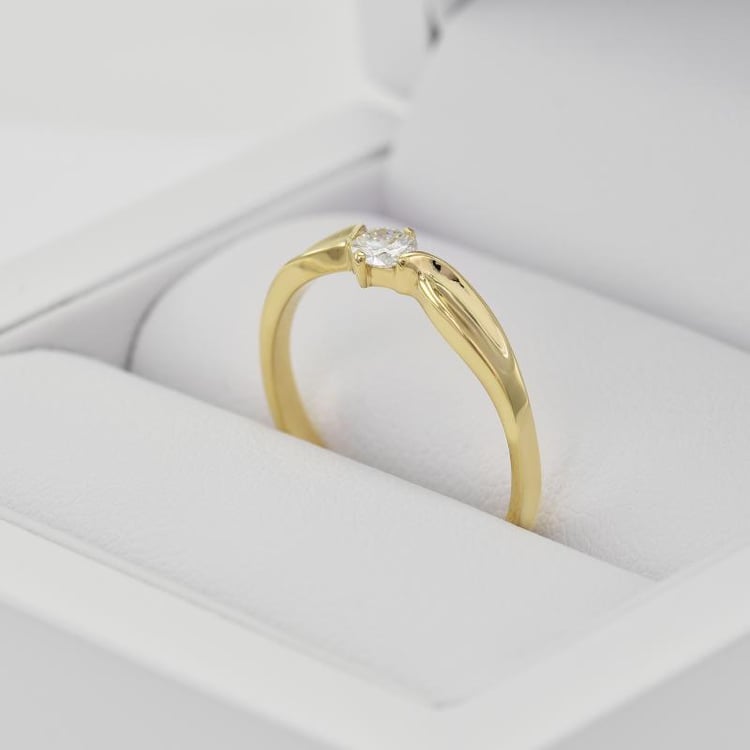 Prsteň s certifikovaným diamantom 8710