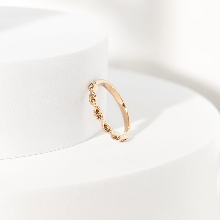 Nežný eternity prsteň zo zlata so champagne diamantmi Jelani 142615