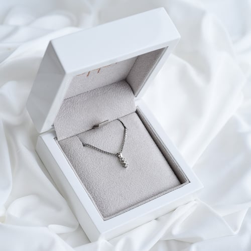 Minimalistický diamantový prívesok Hidde