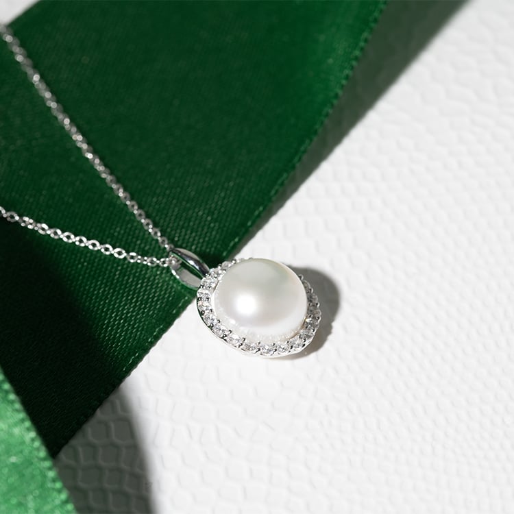 Strieborný perlový prívesok so zirkónmi Bebyah 130566