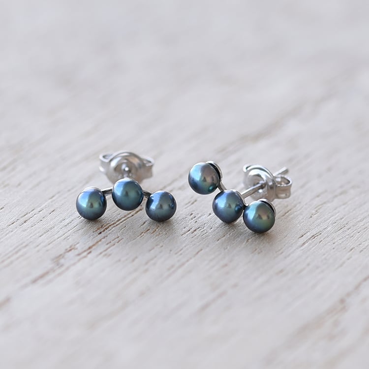 Náušnice s čiernymi perlami 61330