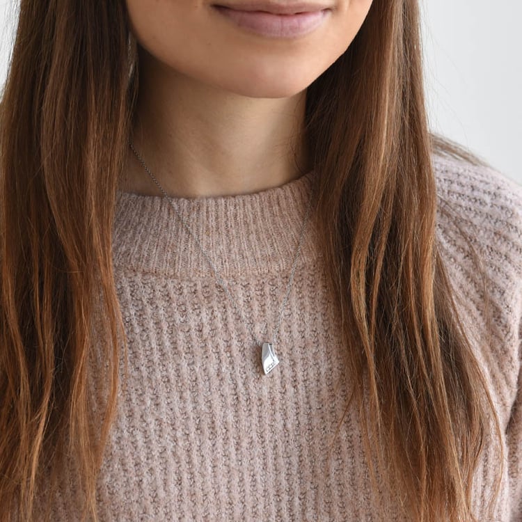 Prívesok s tromi diamantmi 78390