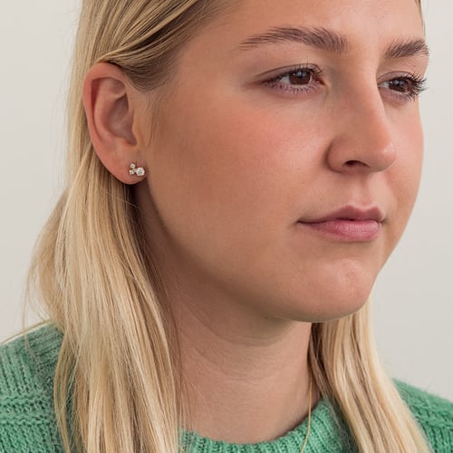 Strieborné cluster náušnice s moissanitmi a lab-grown diamantmi Kerrie