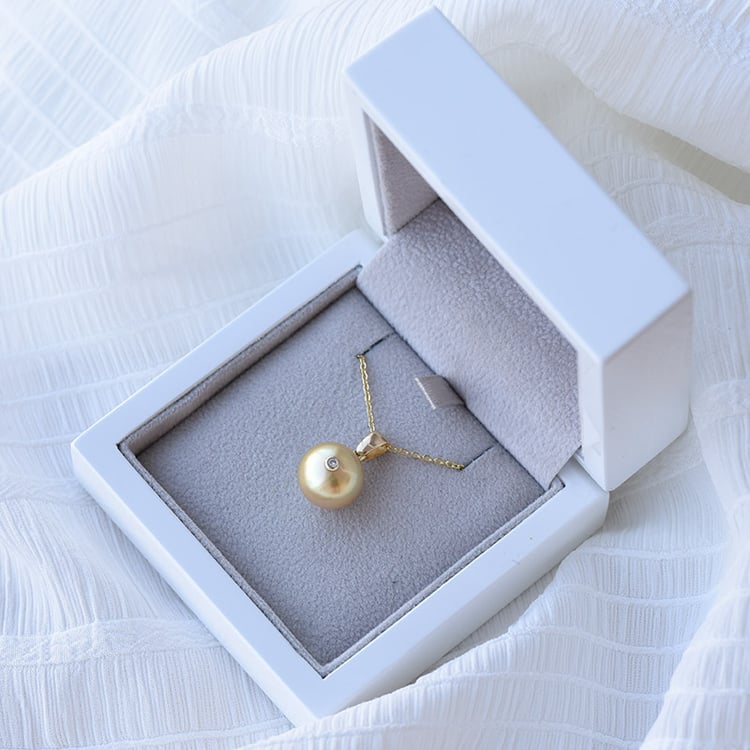 Náhrdelník zo zlata s juhomorská perlou 68152