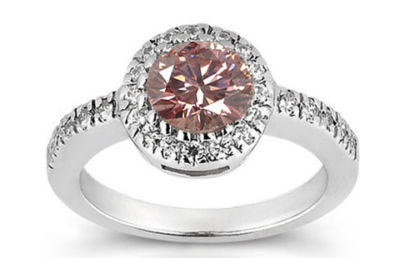 Zlatý prsteň z bieleho zlata s ružovým diamantom.