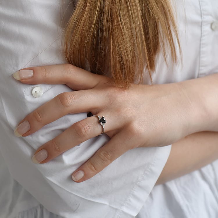 Zlatý prsteň s diamantom 90252