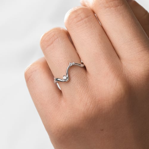 Vlnitý prsteň s diamantmi Lydie