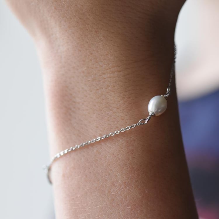 Strieborný perlový náramok 15333