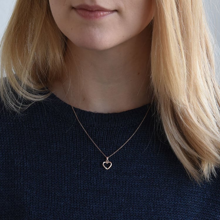  Zlatý prívesok so srdiečkom a diamantom Bree 139916