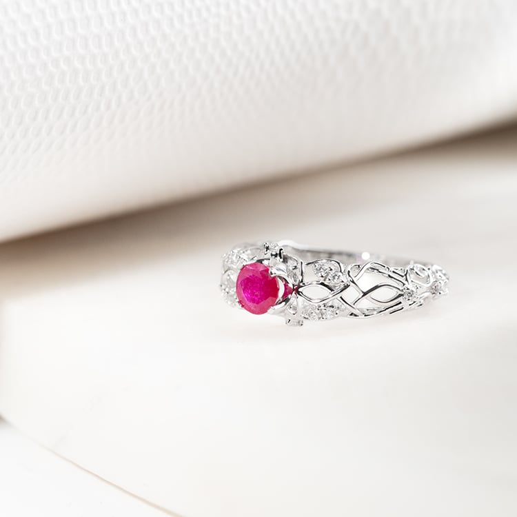 Vintage zásnubný prsteň s rubínom a diamantmi Chantal 133174