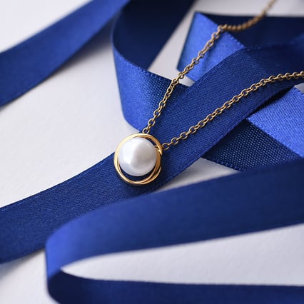 Zlatý perlový prívesok Colton