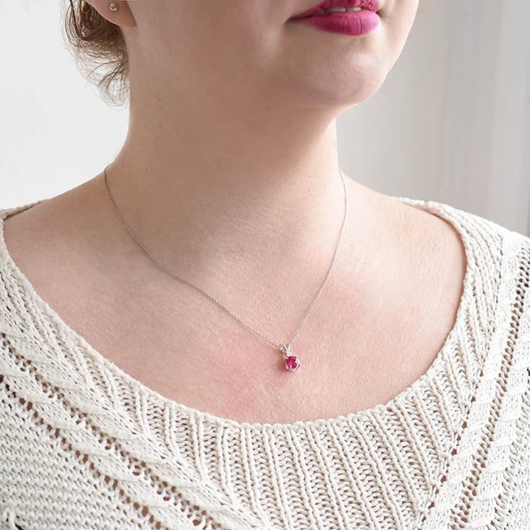 Rubínový náhrdelník s diamantom 94013
