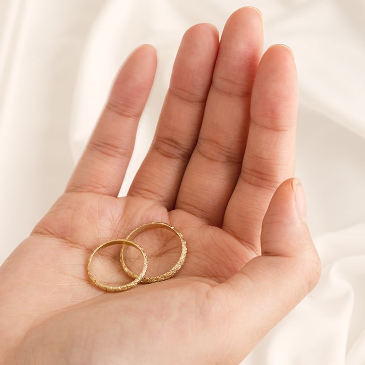 Svadobné obrúčky s ručnou rytinou hviezd Kirby 121577