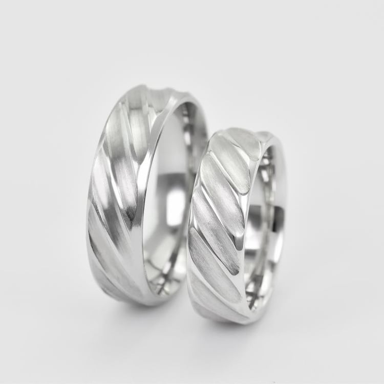 Zlaté svadobné obrúčky s vrúbkami 29342