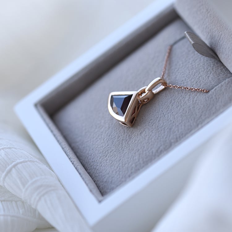 Granátový prívesok zo zlata 61468