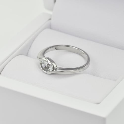 Zásnubný prsteň s 0.35ct oval diamantom Joella