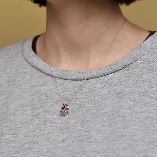 Zlatý prívesoks čiernym a bielym diamantom Elyzza