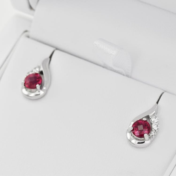 Strieborné náušnice s rubínmi 3068