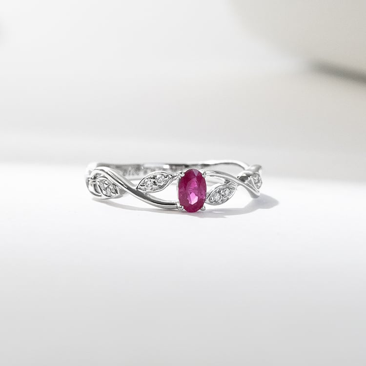 Zlatý rubínový prsteň s diamantmi Brielly 142404