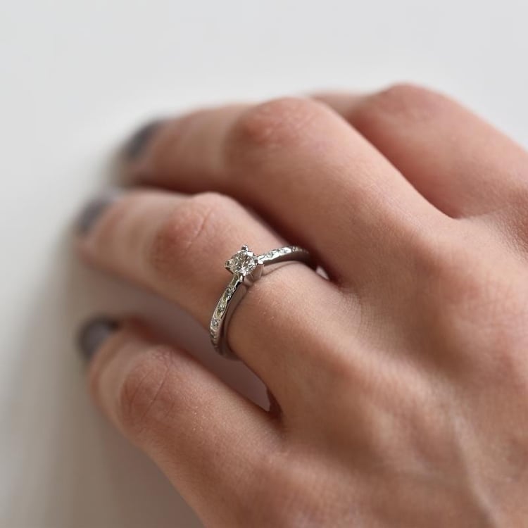 Zlatý zásnubný prsteň 34618