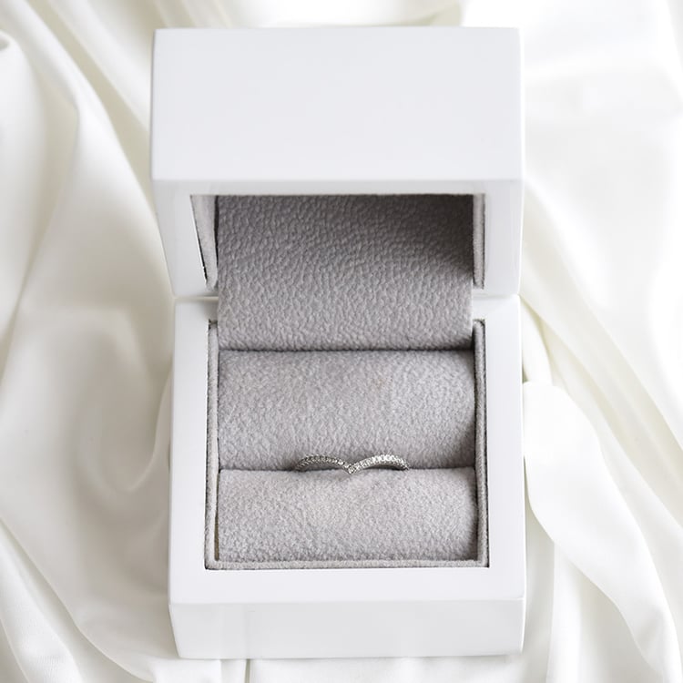 vykrojený prsten s diamantmi z bieleho zlata 84163