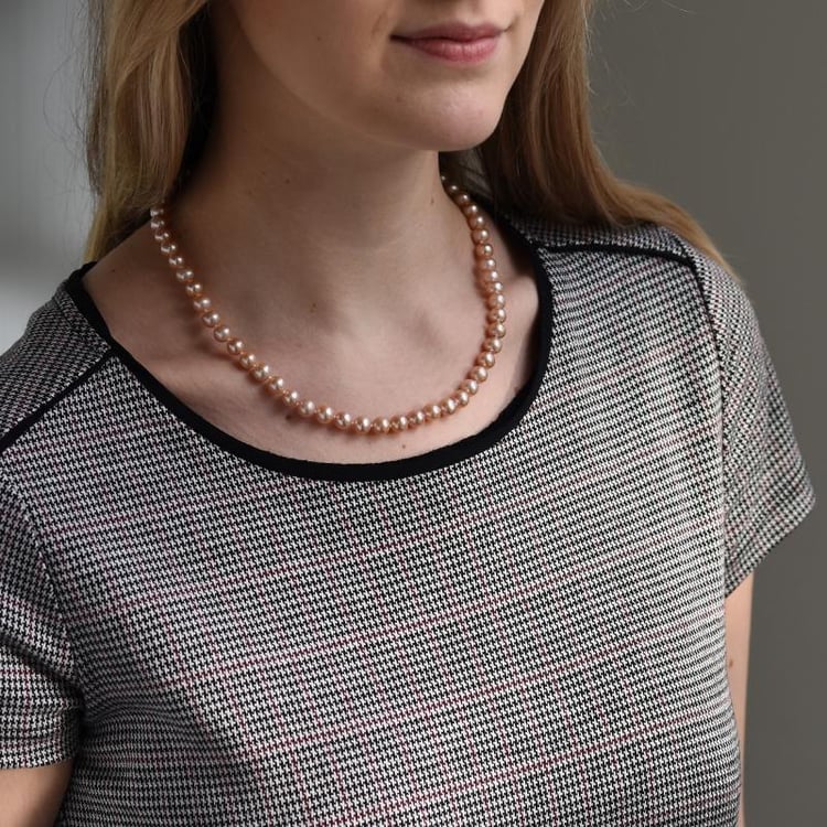 Strieborný náhrdelník s levanduľovými perlami 50827