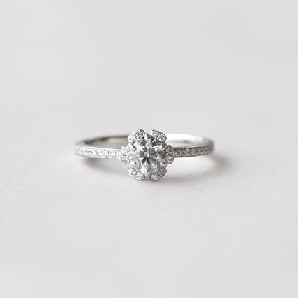 Zásnubný prsteň s lab-grown diamantmi v tvare kvetiny Merthin