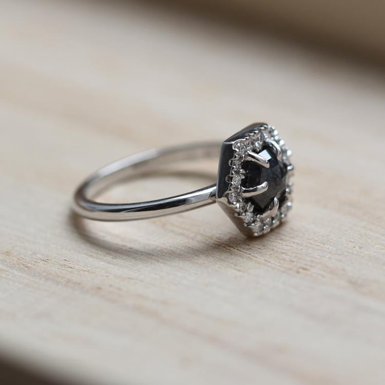 Prsteň s diamantom 49690