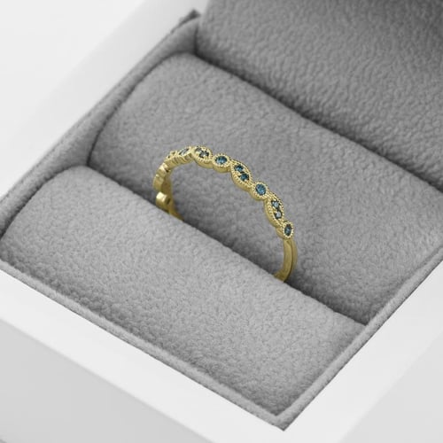 Modré diamanty v zlatom eternity prsteni Lyla