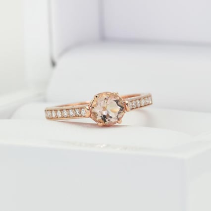 Zásnubný prsteň s morganitom a diamantmi Zeon