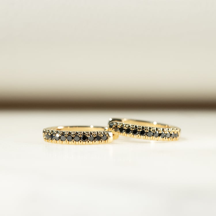 Kruhové náušnice s čiernymi diamantmi Carolin 134007