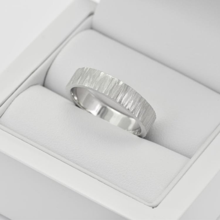 Zlaté svadobné obrúčky s atypickým povrchom 32789