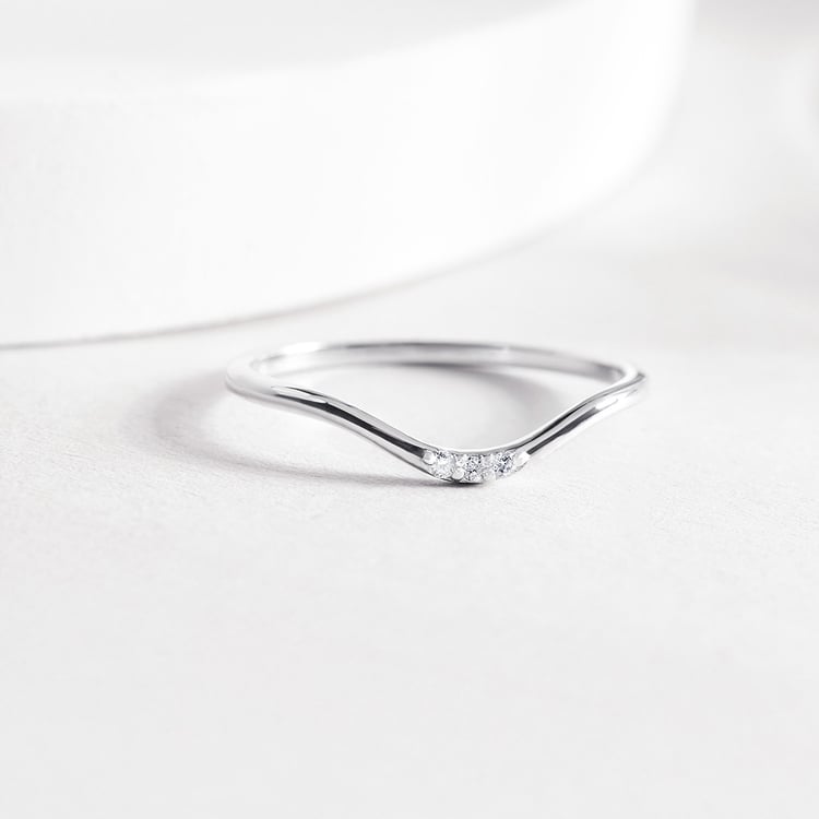 Strieborný vykrojený prsteň s tromi diamantmi Cason 157756