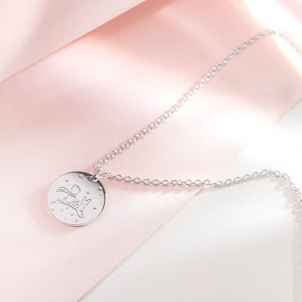 Strieborný prívesok Malý princ s líškou a gravírom