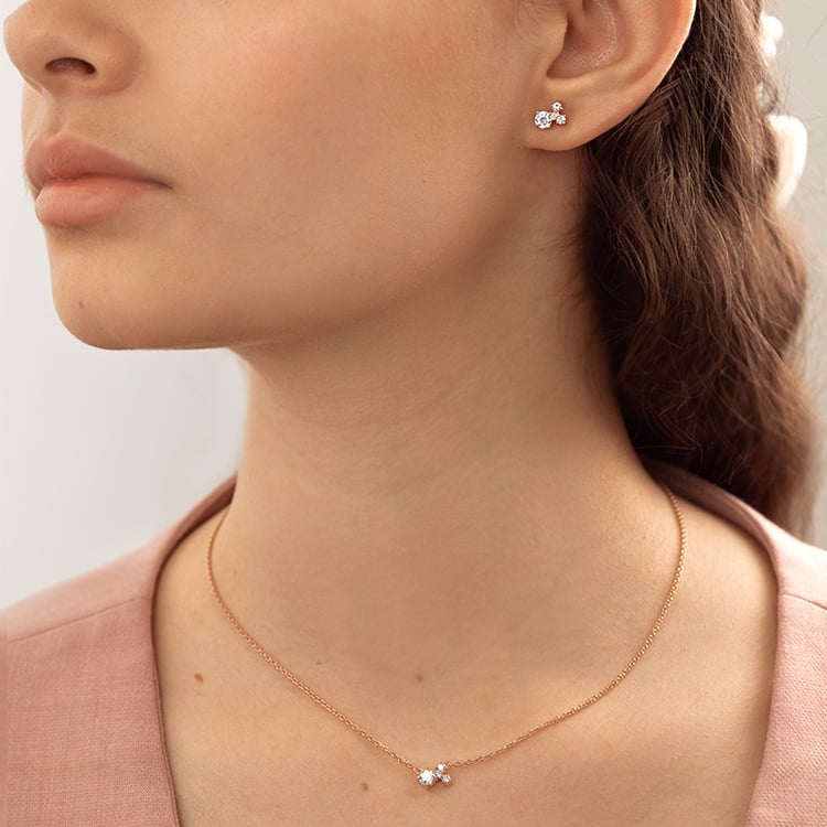 Strieborný cluster náhrdelník s moissanitom a lab-grown diamantmi Millie 153109