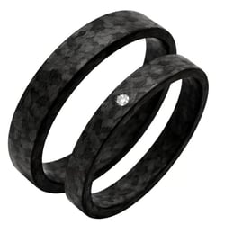 Ploché karbónové svadobné obrúčky s diamantom Jae