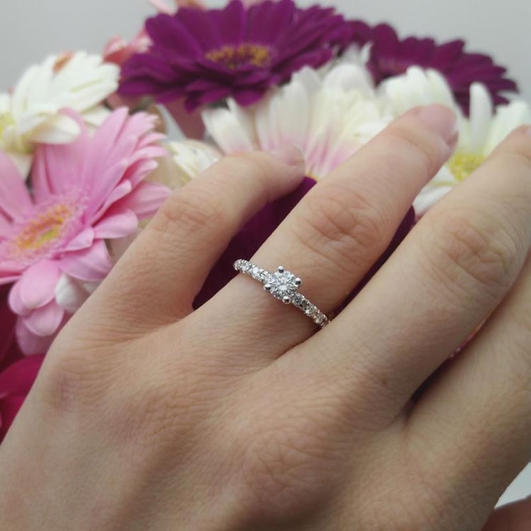 Zásnubný prsteň s diamantmi 43477