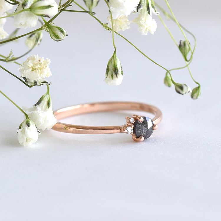 Zlatý cluster prsteň so salt and pepper diamantom 78187