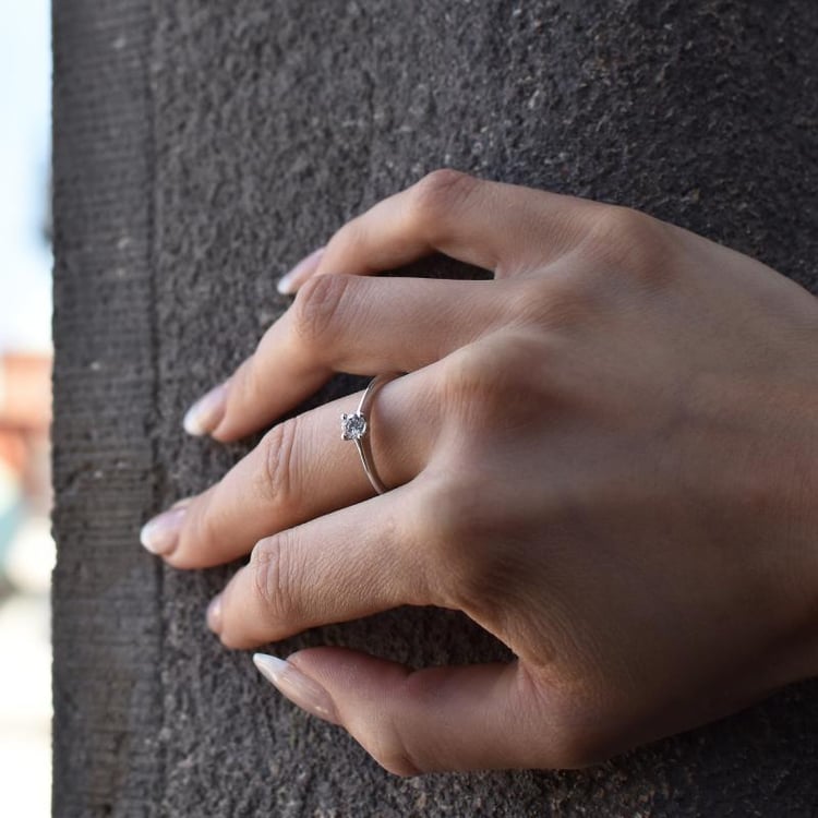 Zlatý prsteň s diamantom 25654