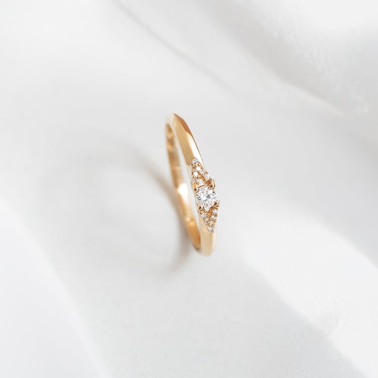 Strieborný prsteň s postrannými lab-grown diamantmi Vertmi 149998