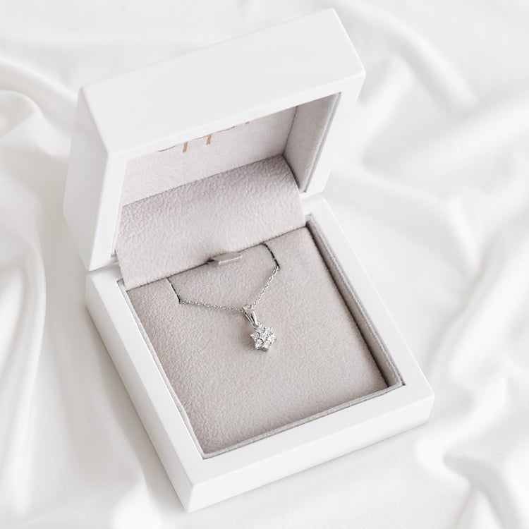 Zlatý náhrdelník s diamantmi 93201