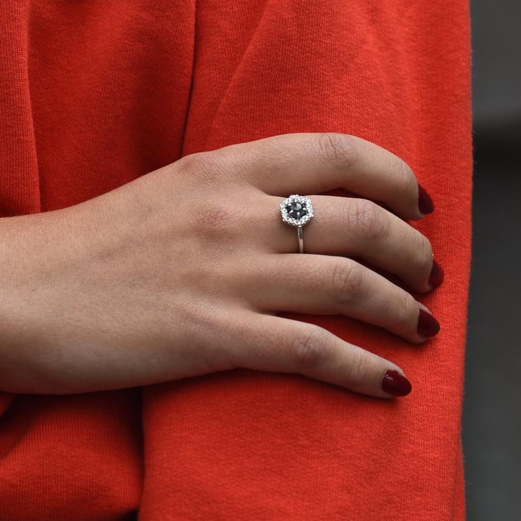 Hexagon diamant v zlatom prsteni 49684