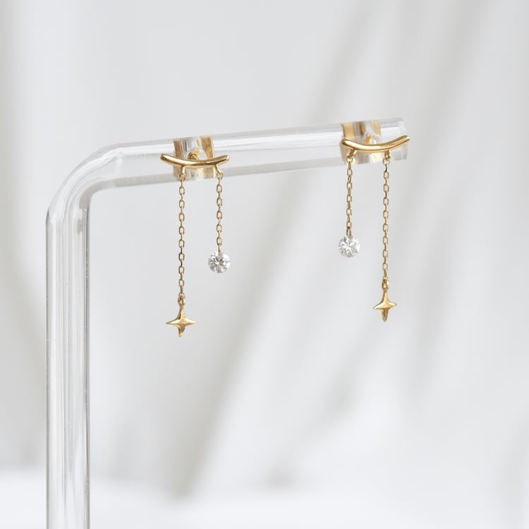 Visiace náušnice s hviezdami a diamantmi 86794