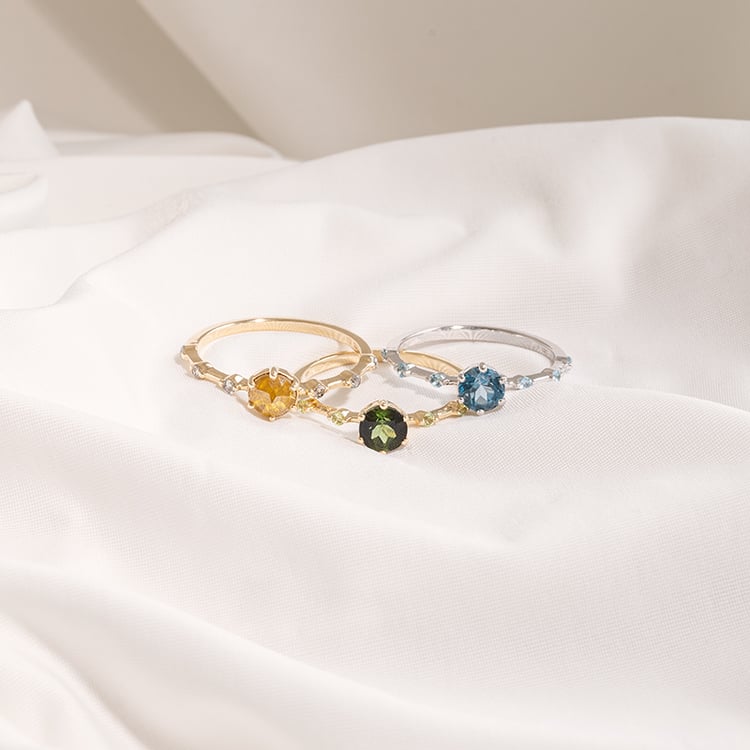 Prsteň so zeleným turmalínom a postrannými olivínmi Jelena 120270