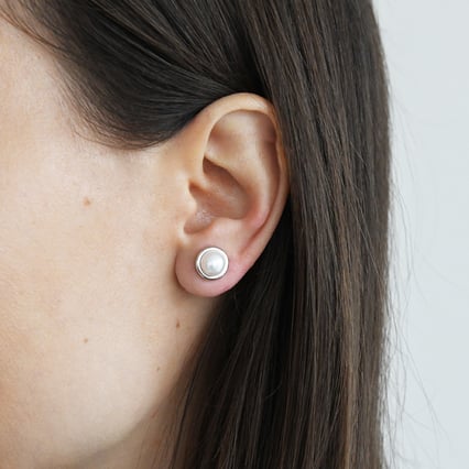 Strieborné napichovacie náušnice s perlami Jelina