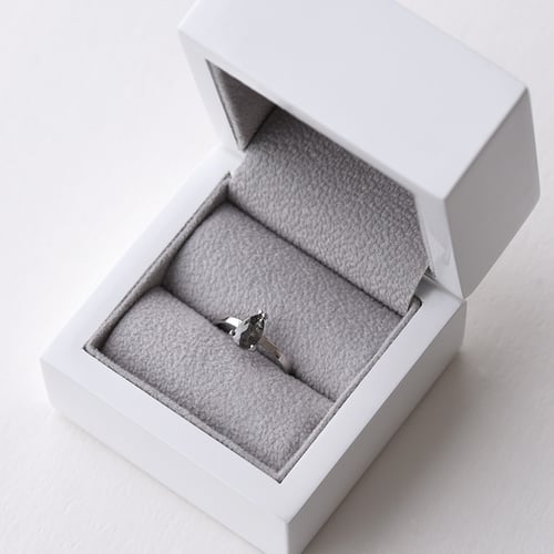 Prsteň s pear salt and pepper diamantom Erine